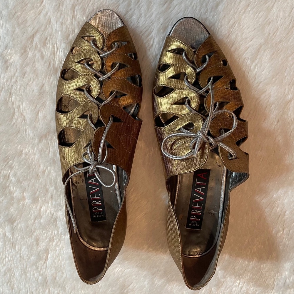 Prevata Italy Bronze Metallic Leather Cutout Lace Up Peep Toe Flats 6.5B
Witchy